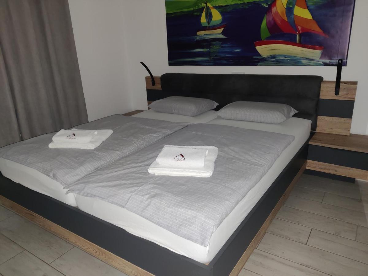 Apartments Villa A - Heating Pool 特罗吉尔 外观 照片
