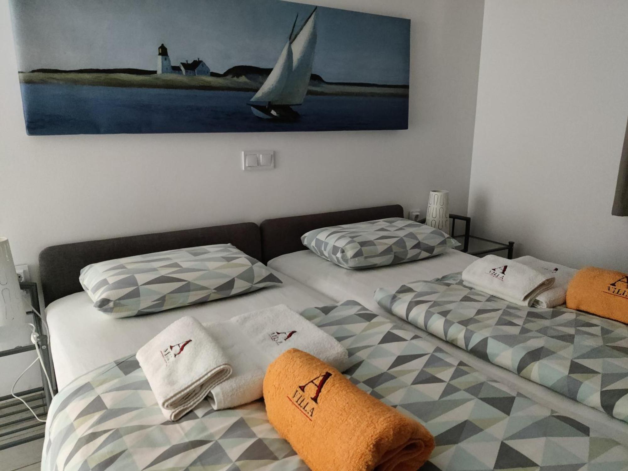 Apartments Villa A - Heating Pool 特罗吉尔 外观 照片