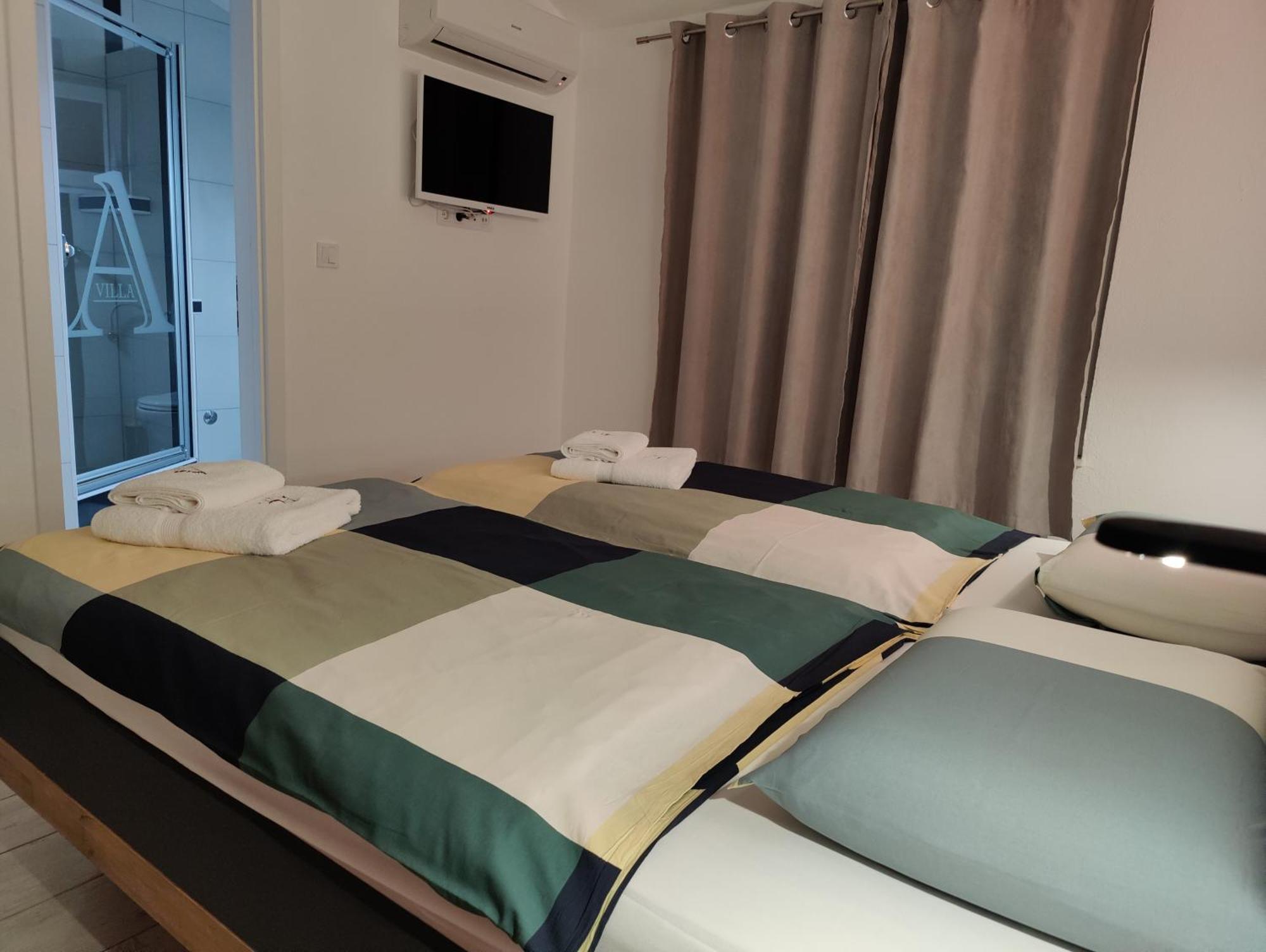 Apartments Villa A - Heating Pool 特罗吉尔 外观 照片