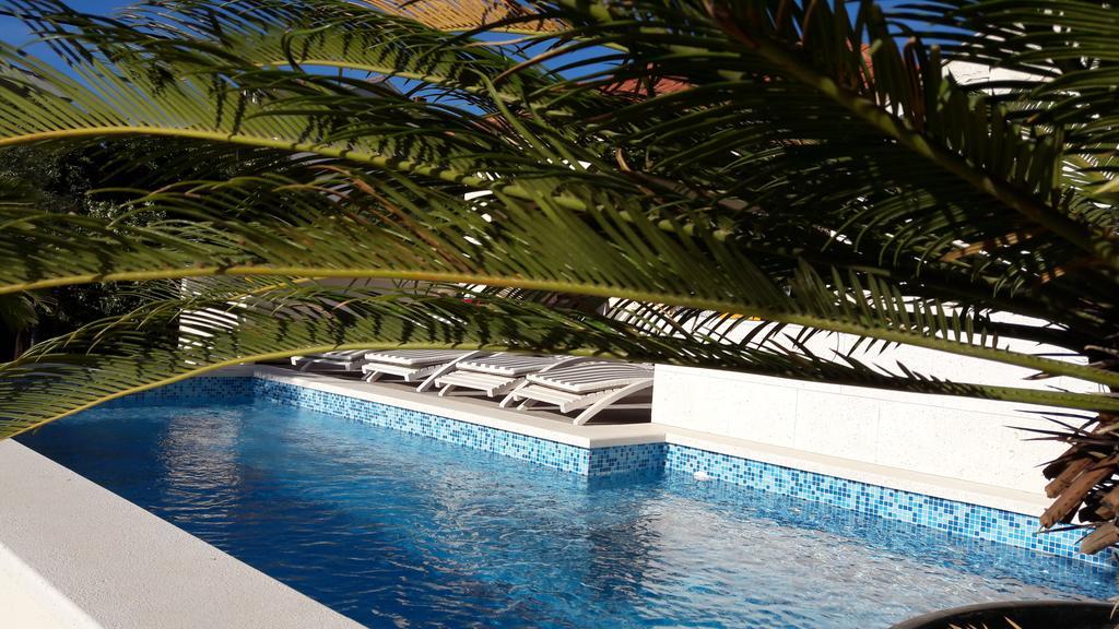 Apartments Villa A - Heating Pool 特罗吉尔 外观 照片